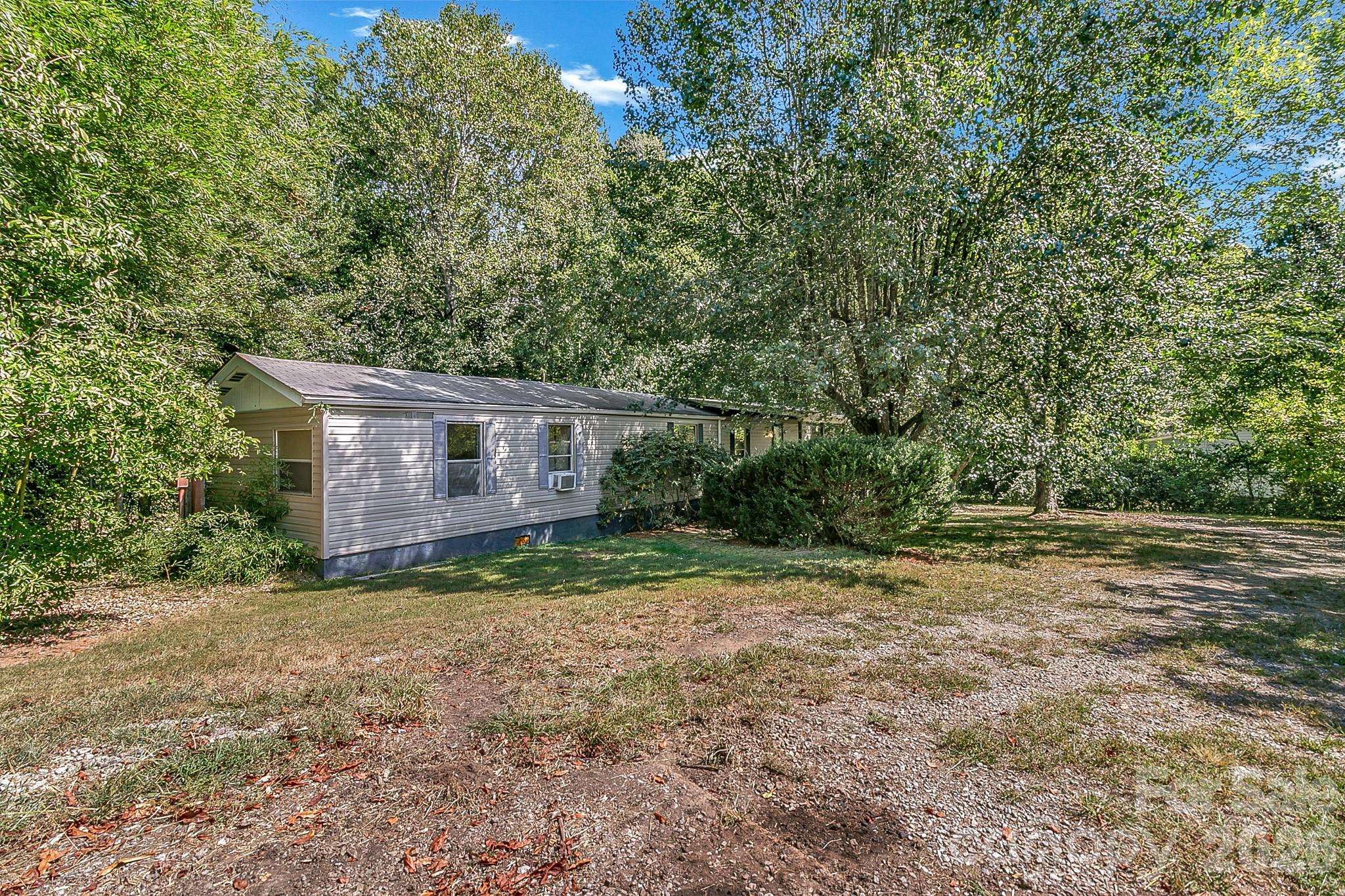 17 Blackberry LN, Candler, NC 28715