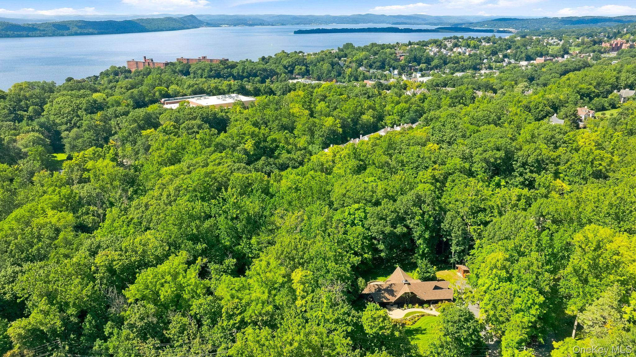 543 Scarborough RD, Briarcliff Manor, NY 10510