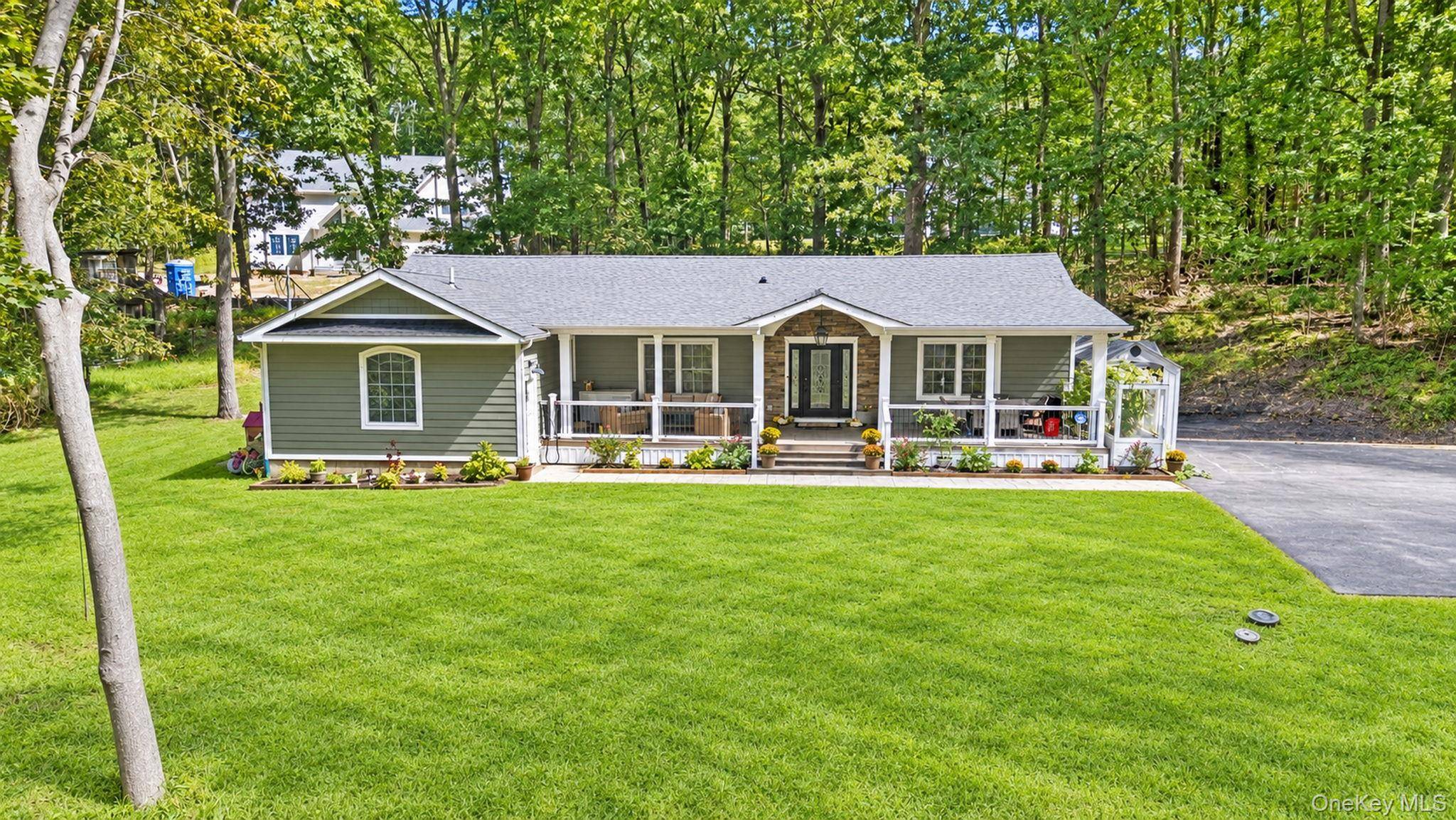 5 Cricket Hollow RD, Setauket, NY 11733