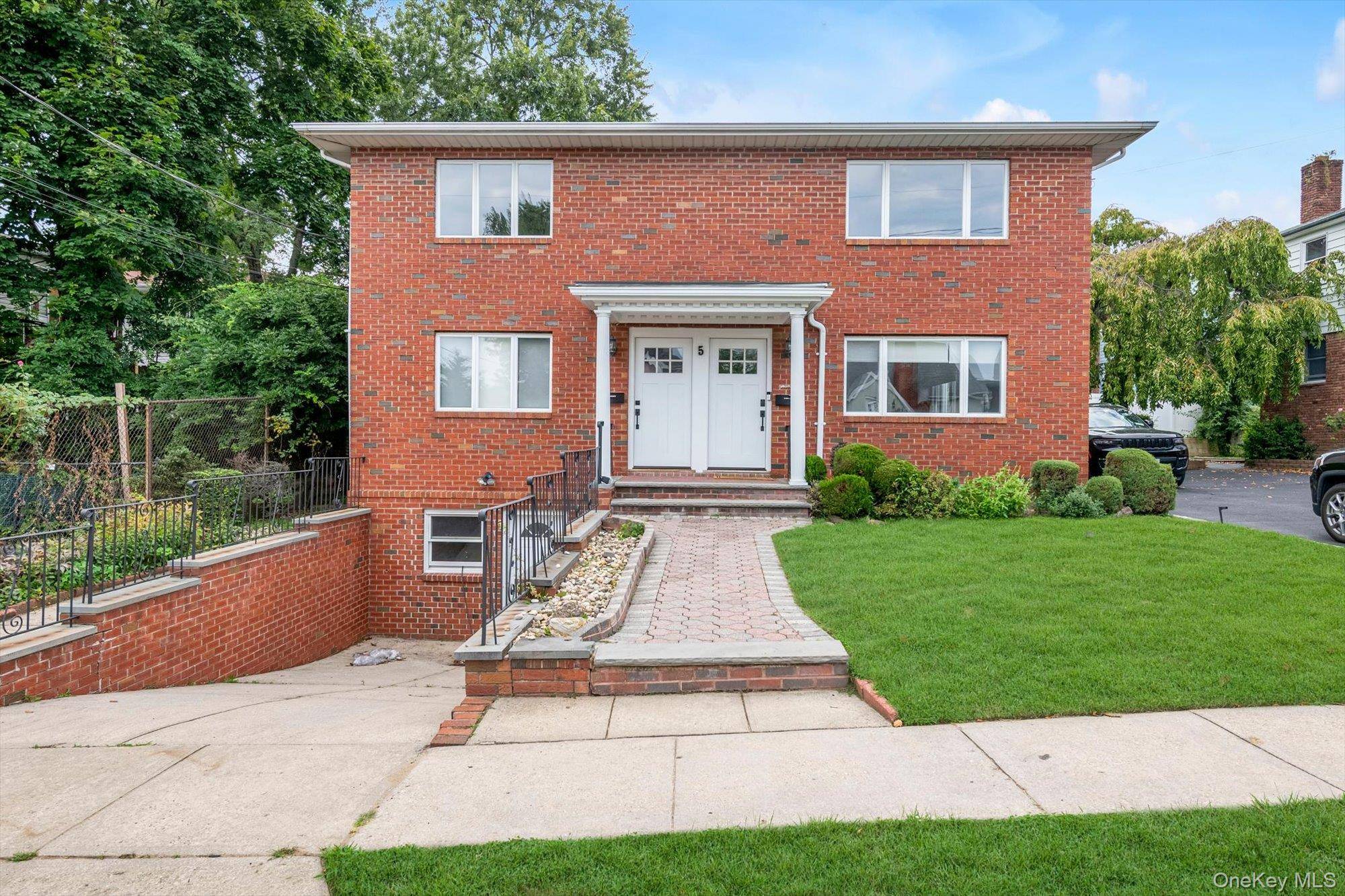 5 Linwood RD, Port Washington, NY 11050