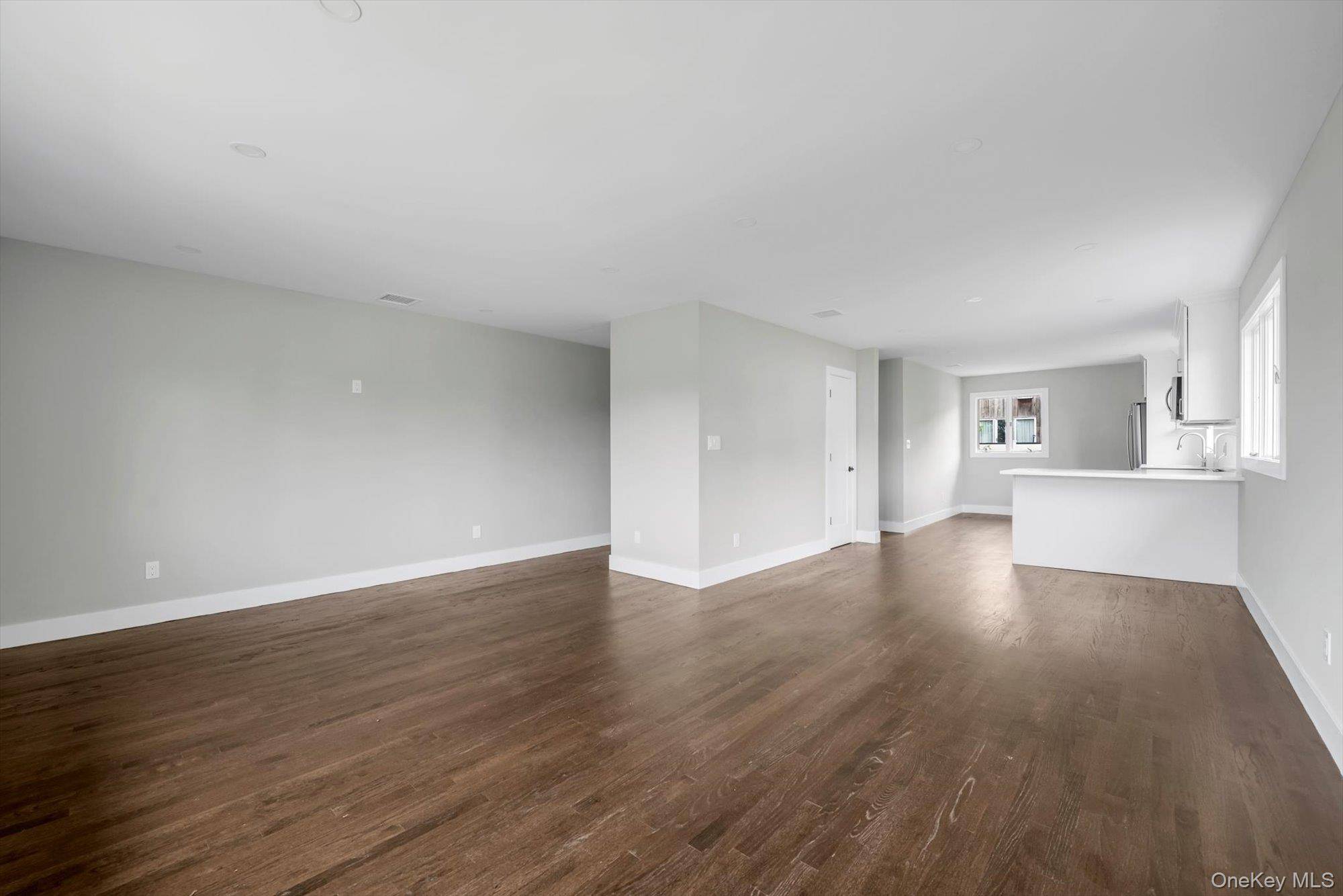 5 Linwood RD, Port Washington, NY 11050