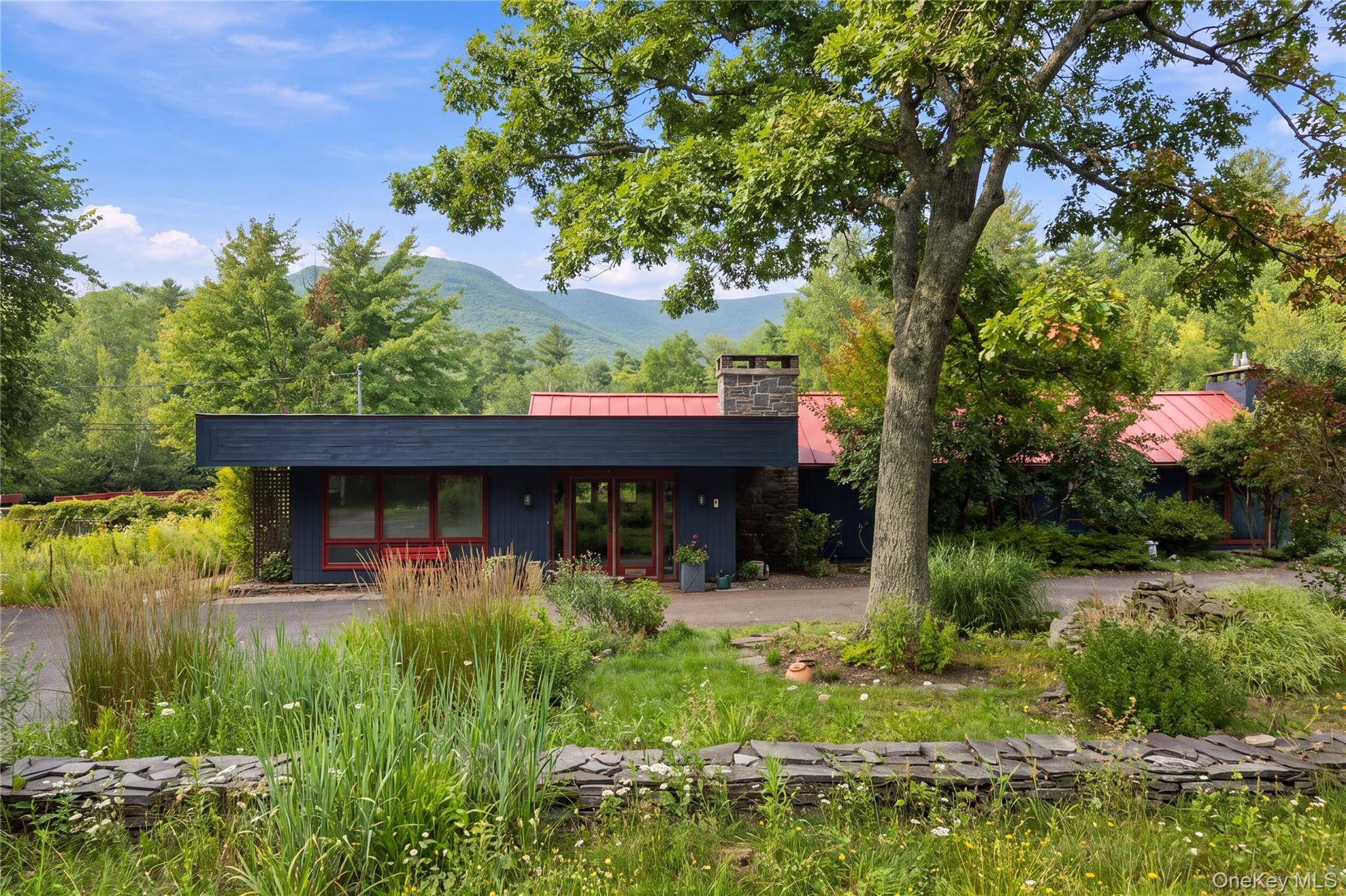 7 Wilber LN, Woodstock, NY 12498