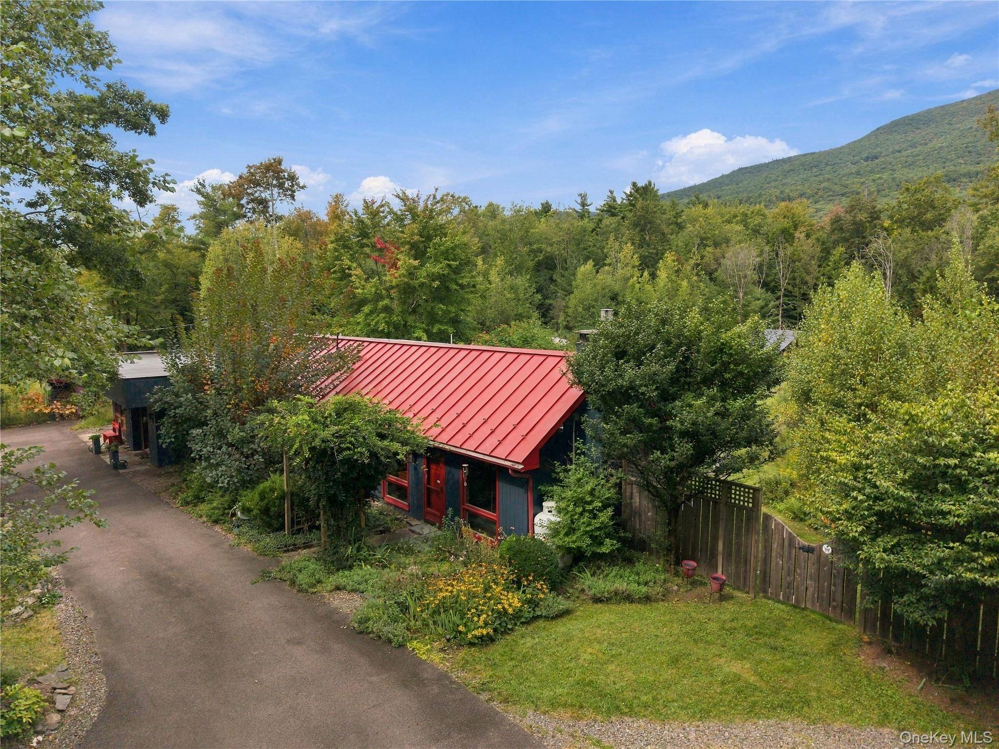 7 Wilber LN, Woodstock, NY 12498