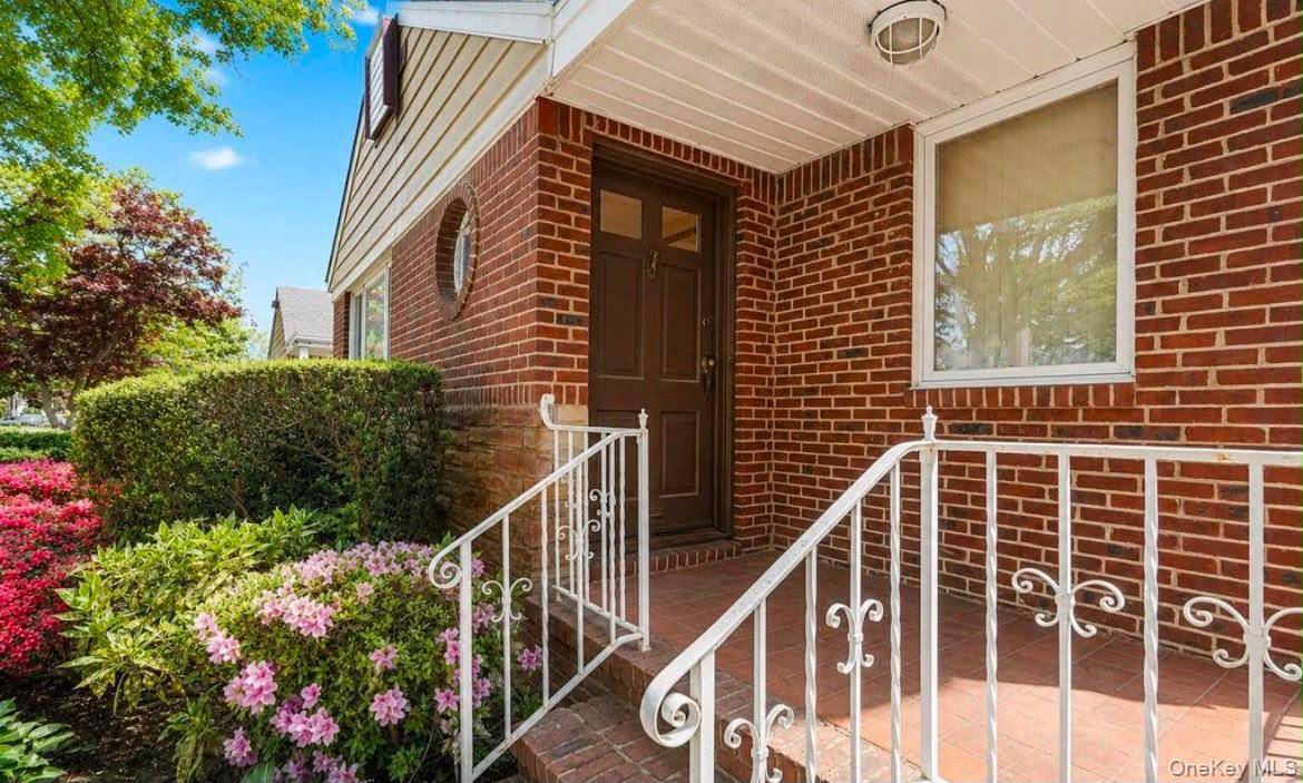 80-07 215th ST, Hollis Hills, NY 11427