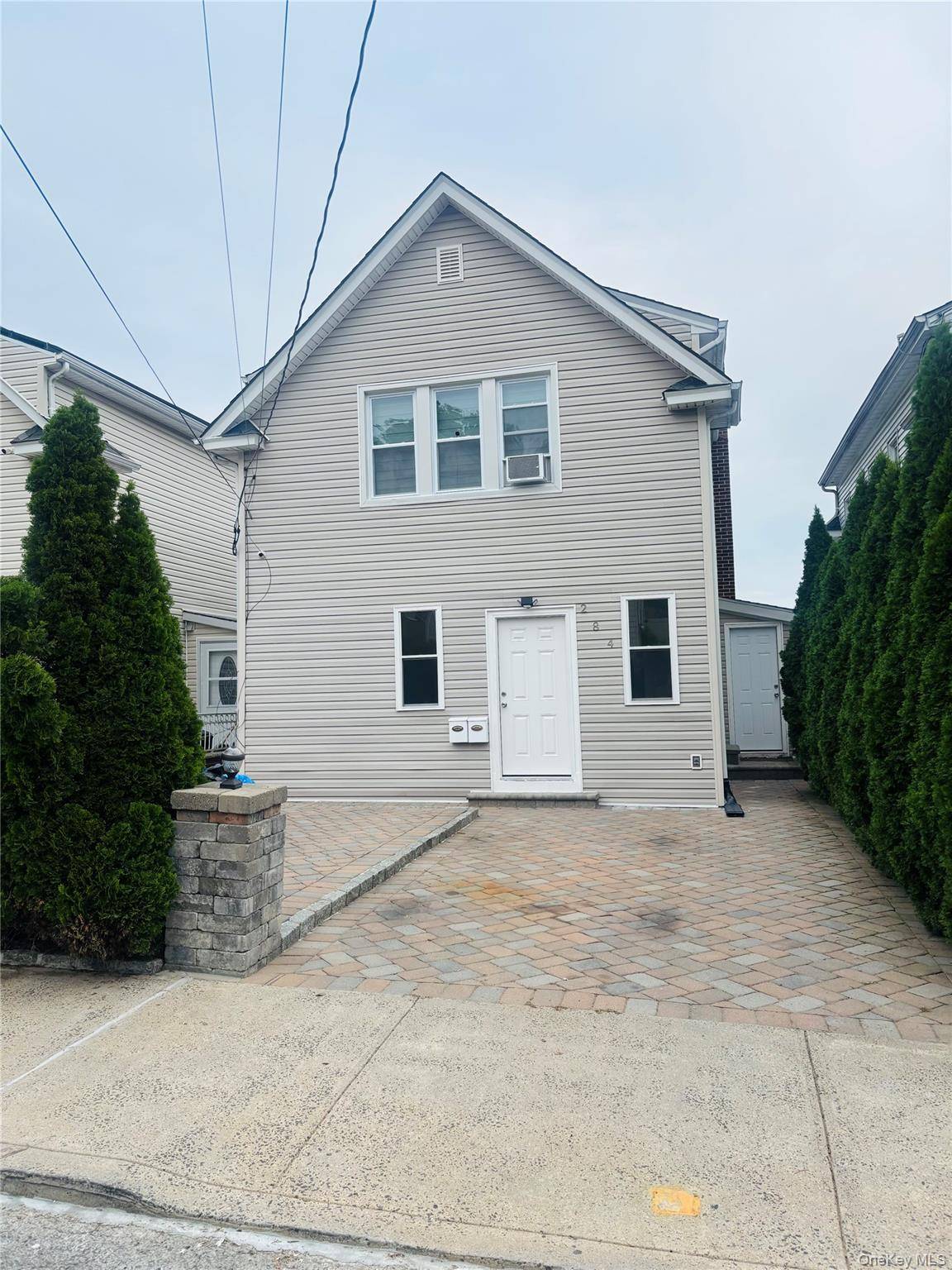 284 Somerville PL #1, Yonkers, NY 10703