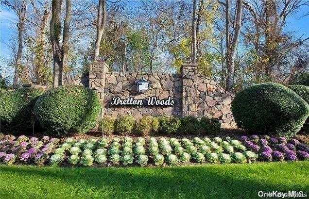 924 Skyline DR, Coram, NY 11727