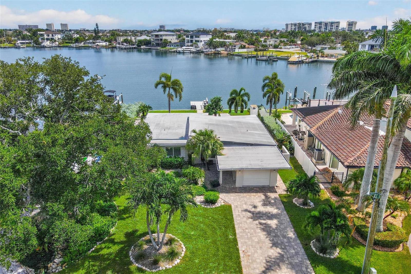 53 DOLPHIN DR, Treasure Island, FL 33706