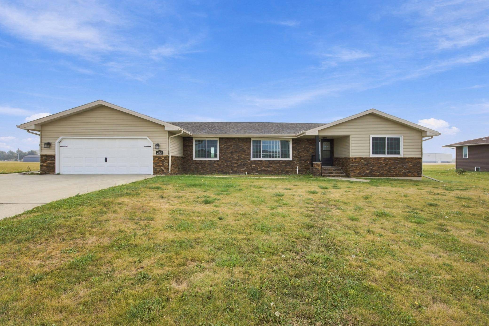 213 5th ST NW, Gwinner, ND 58040