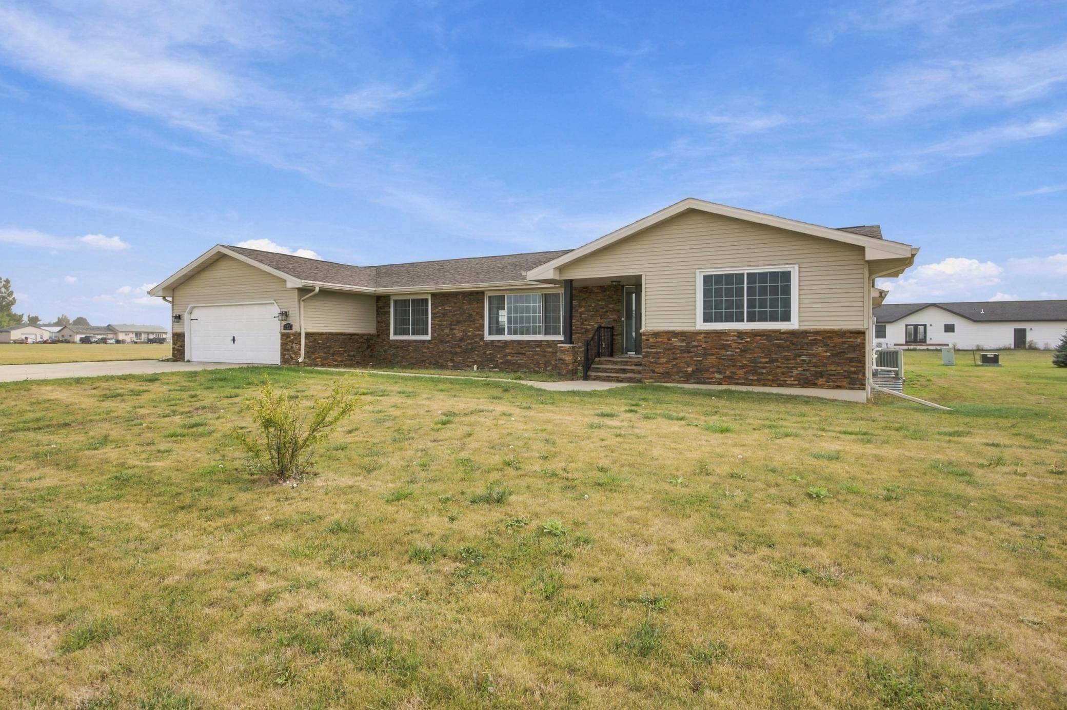213 5th ST NW, Gwinner, ND 58040