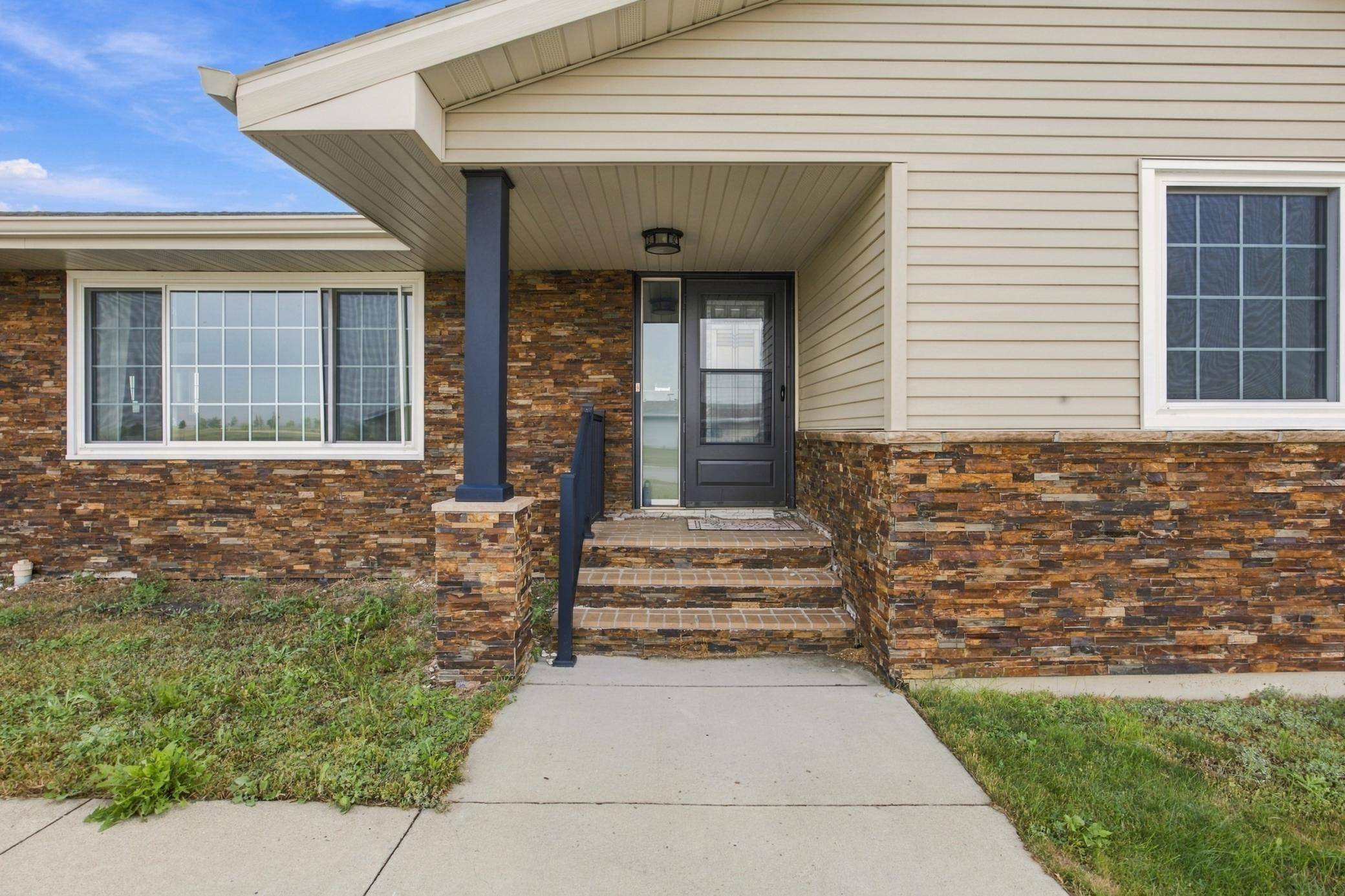 213 5th ST NW, Gwinner, ND 58040