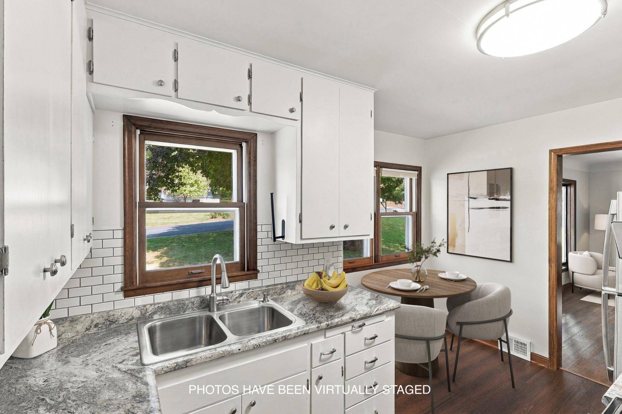 590 Valley LN, Mendota Heights, MN 55118