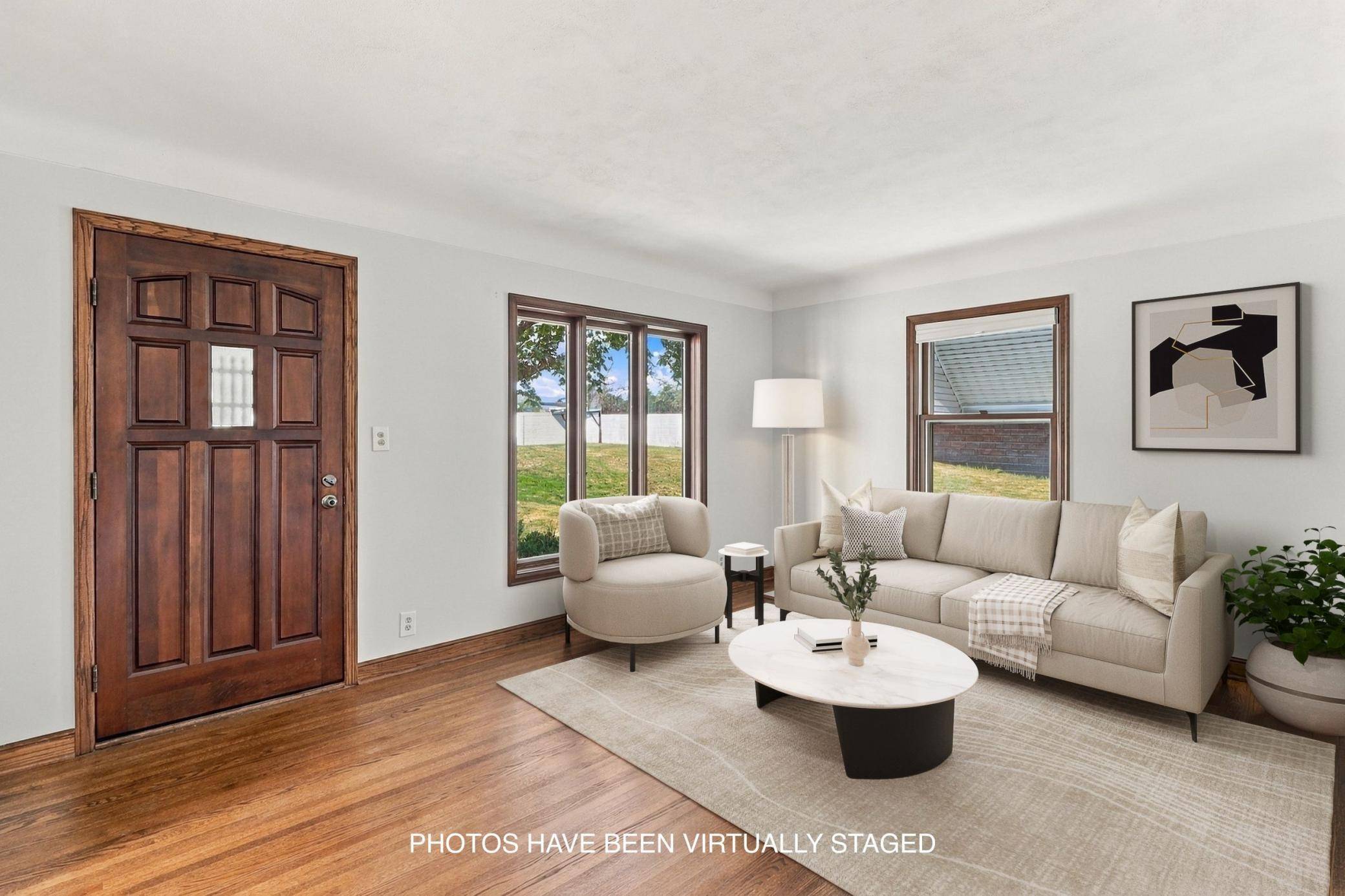 590 Valley LN, Mendota Heights, MN 55118