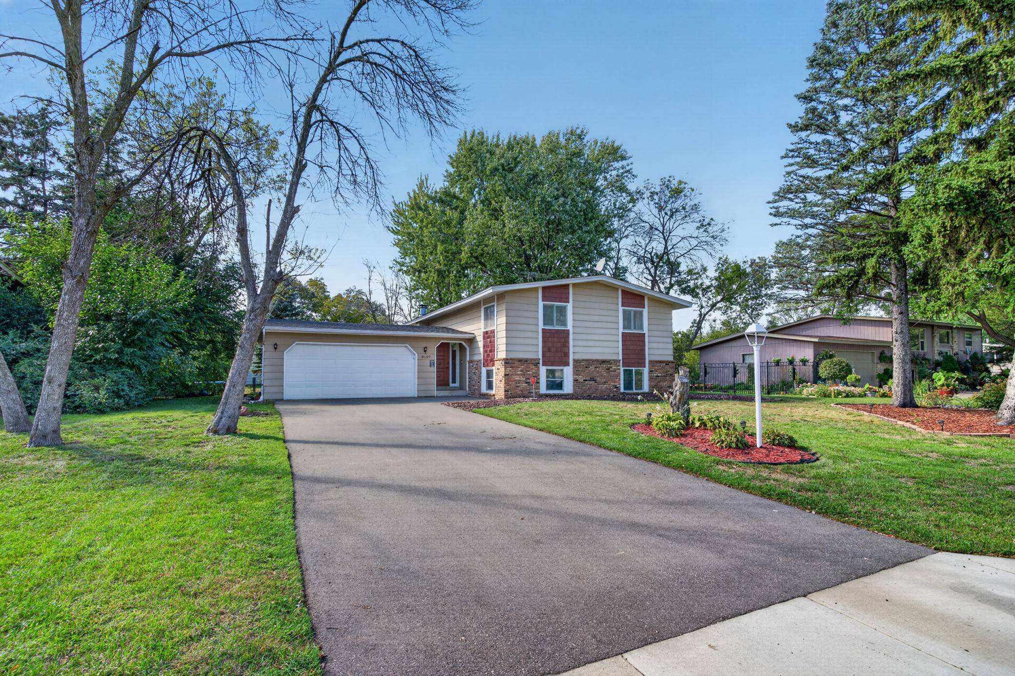 8149 Brandywine Pkwy, Brooklyn Park, MN 55444