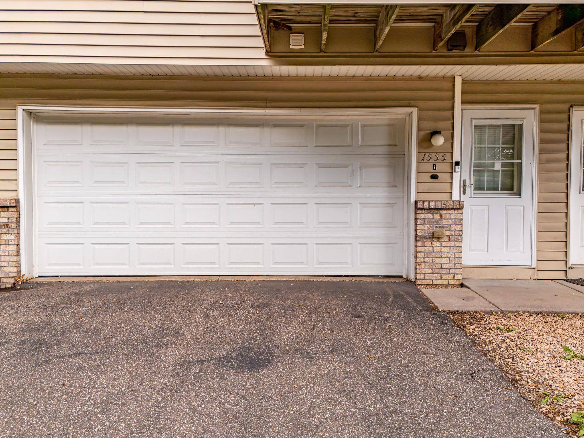 1555 County Road D E #B, Maplewood, MN 55109