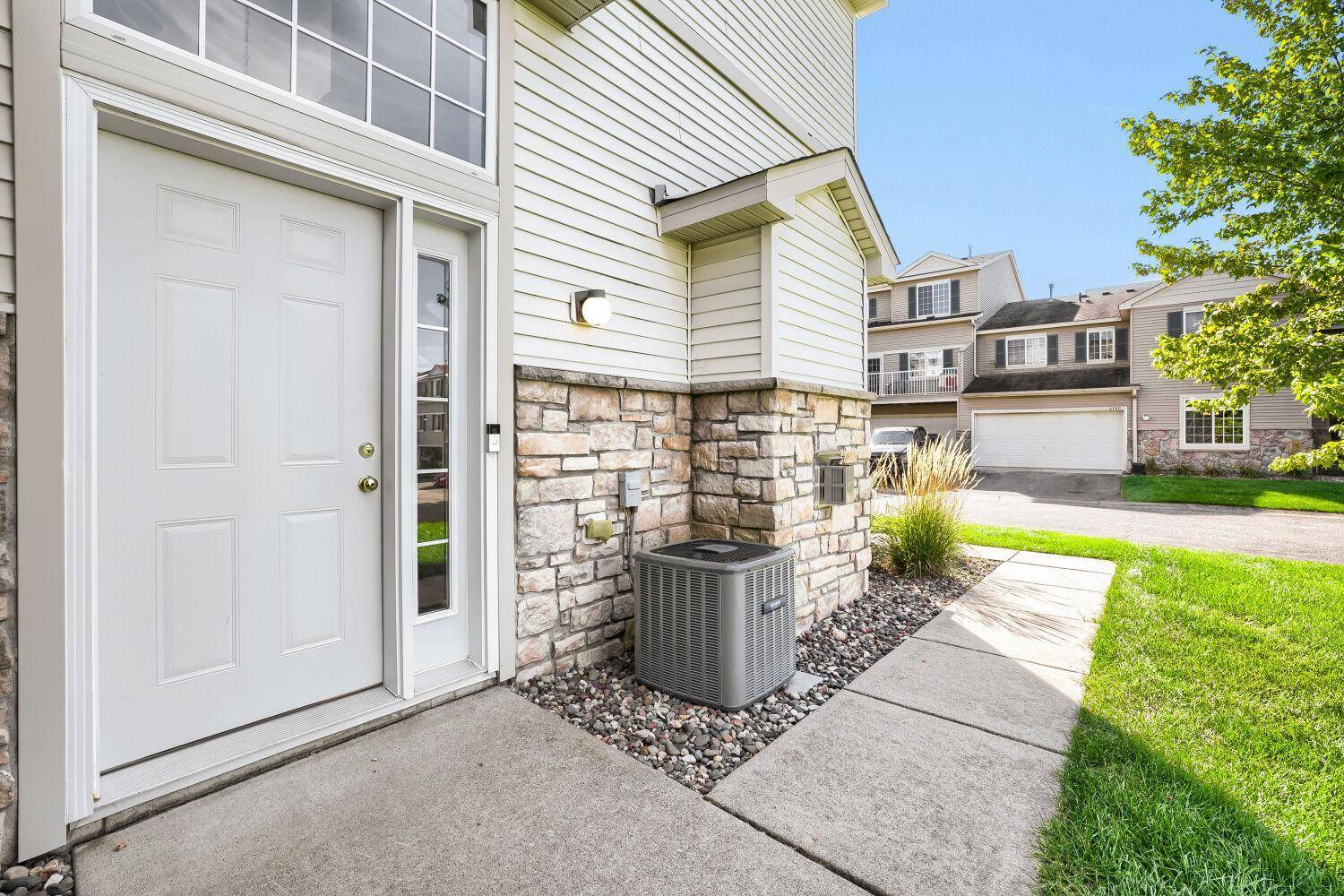 6778 Pine Crest TRL S, Cottage Grove, MN 55016