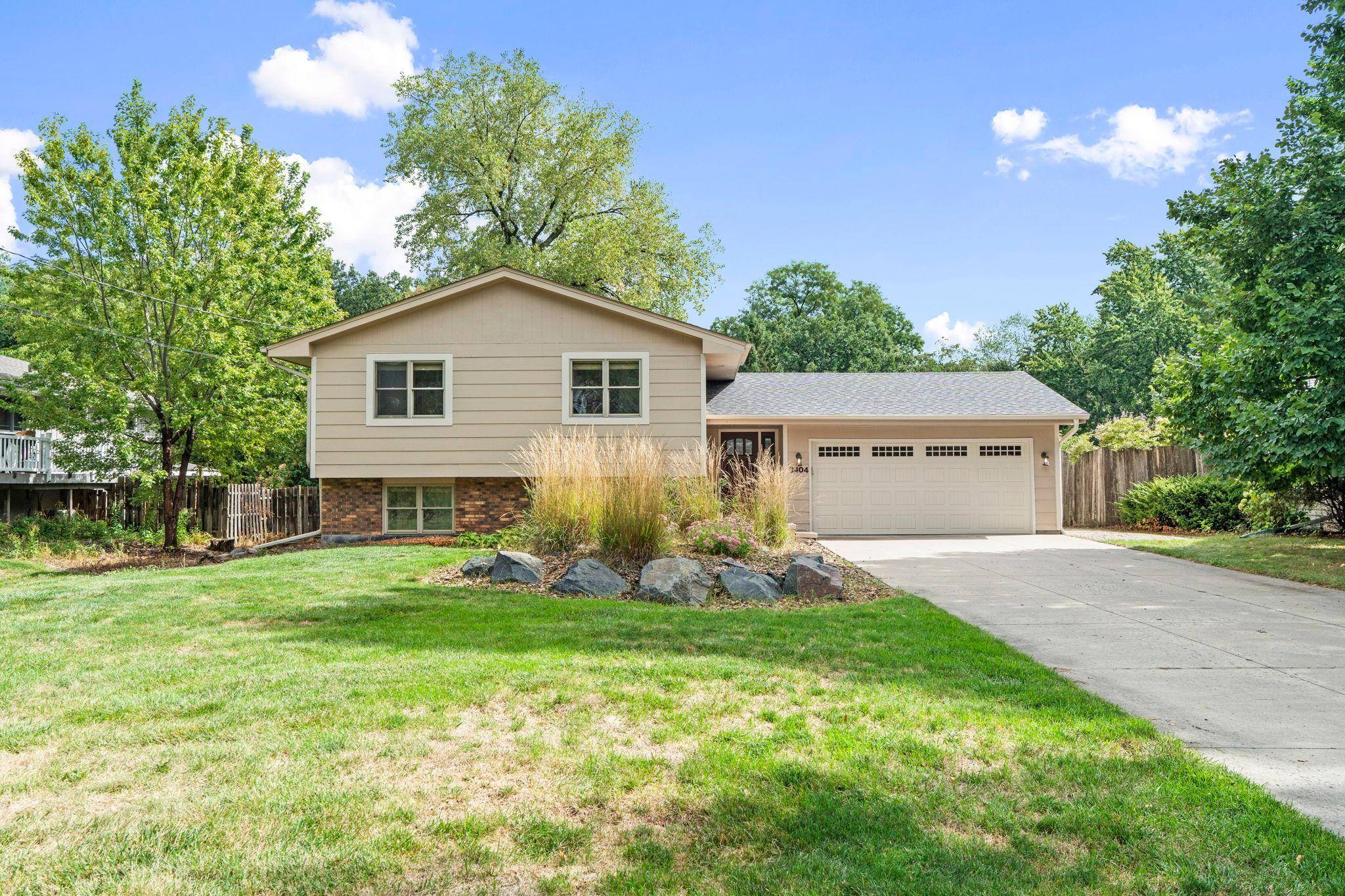3404 Owasso ST, Shoreview, MN 55126