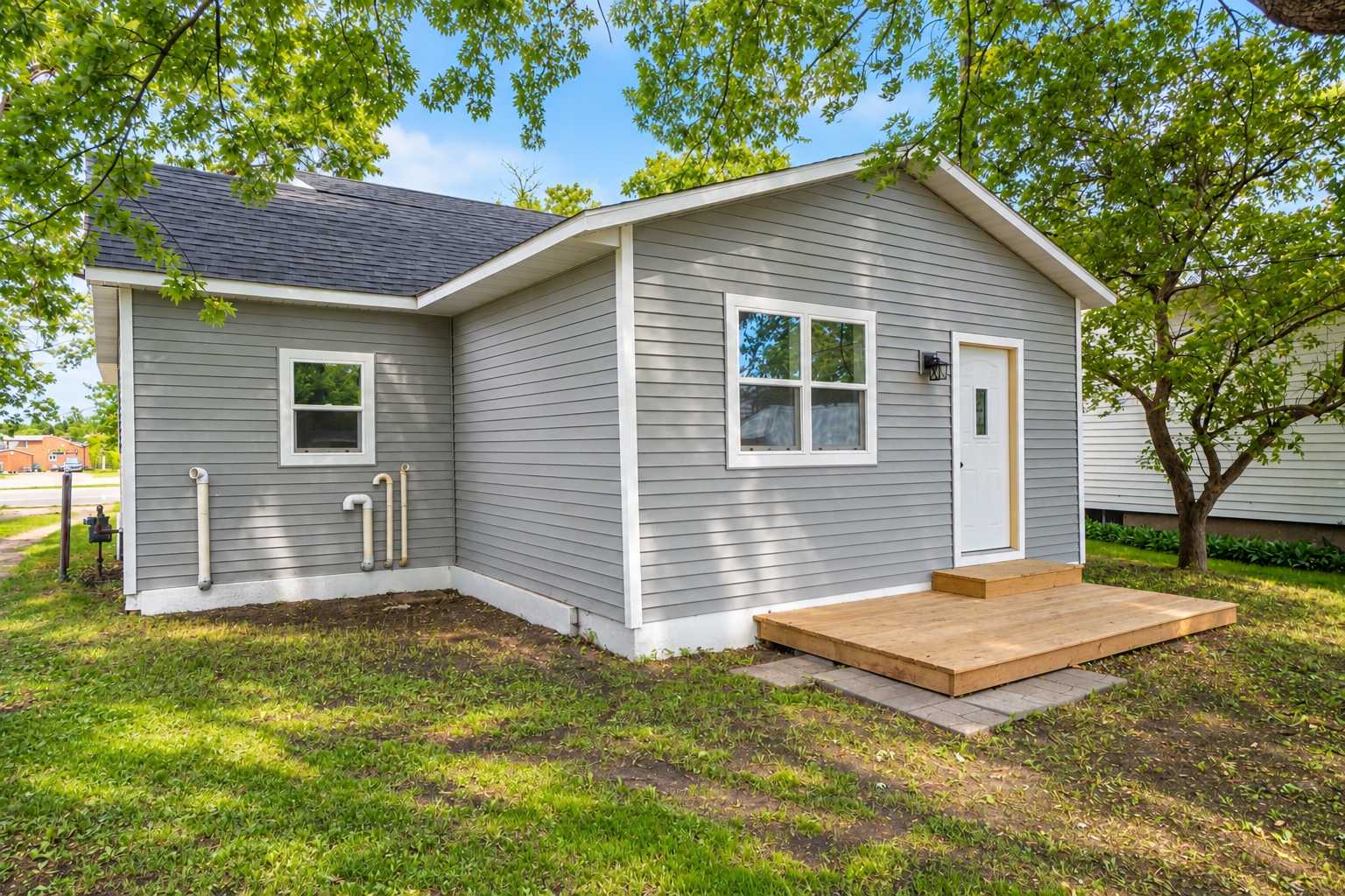 114 E Juniper AVE, Frazee, MN 56544