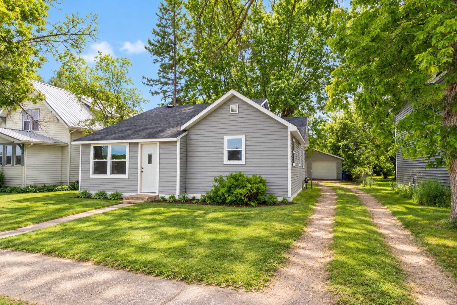 114 E Juniper AVE, Frazee, MN 56544