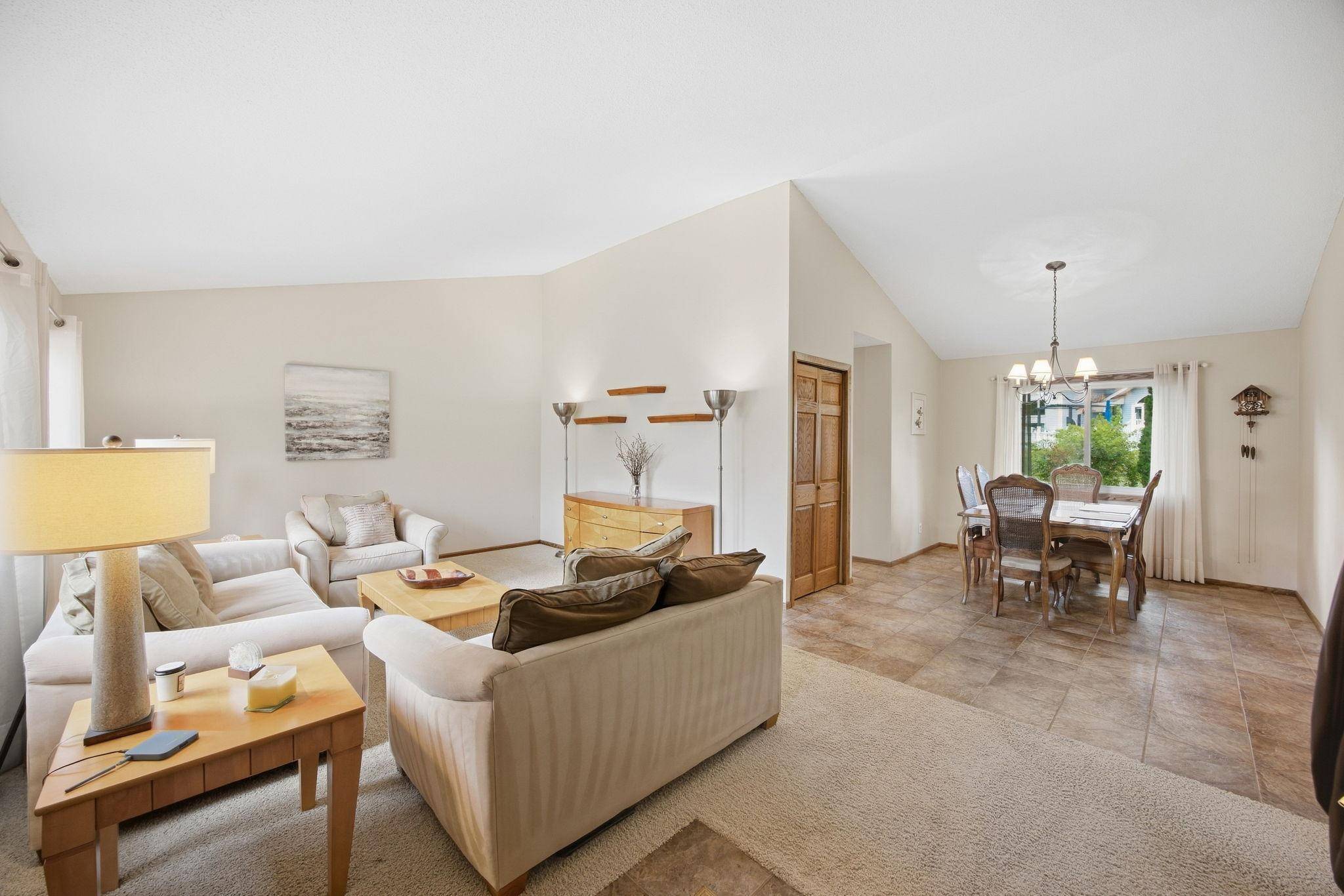 11315 W River Hills DR, Burnsville, MN 55337