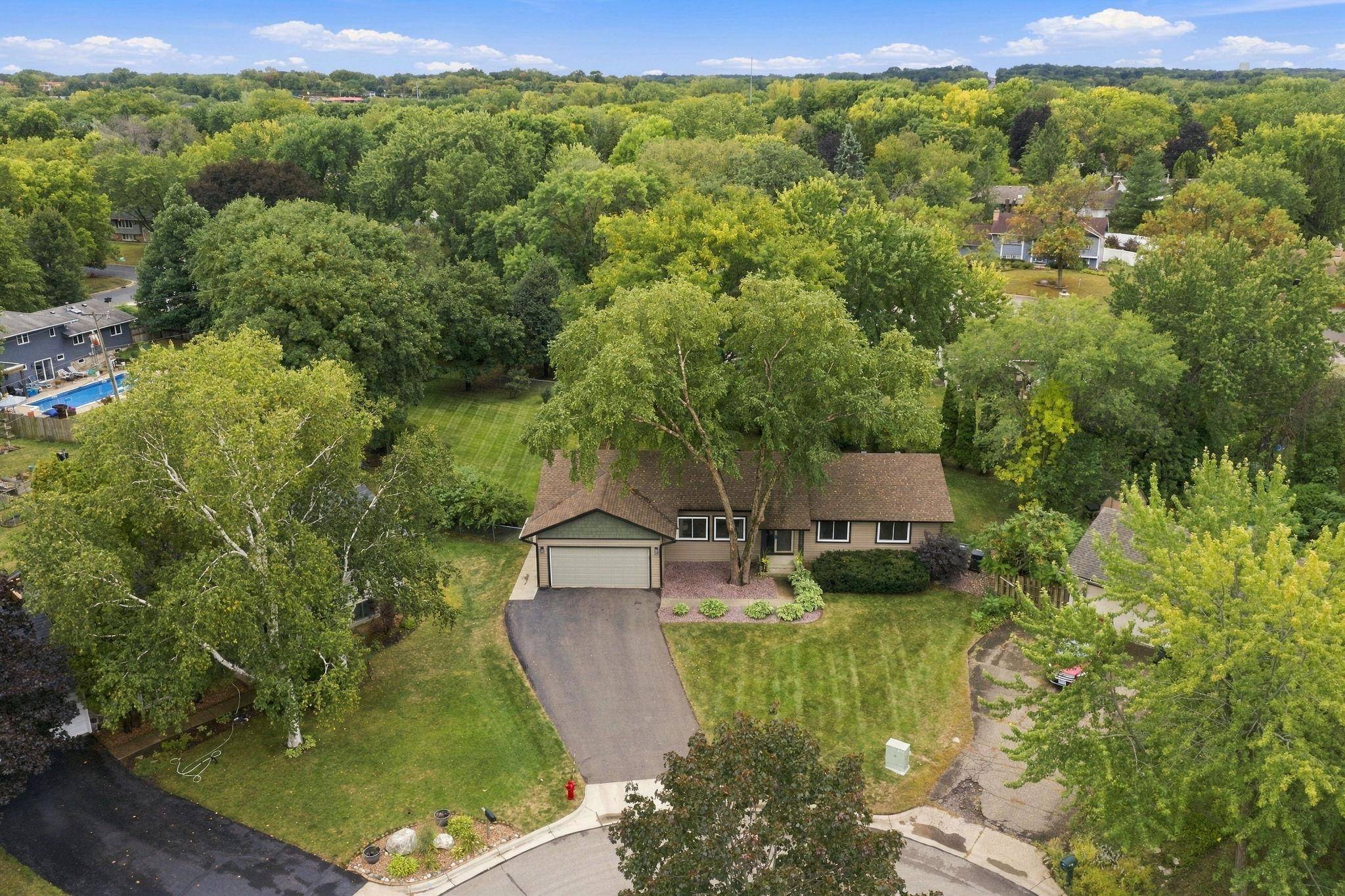 11315 W River Hills DR, Burnsville, MN 55337