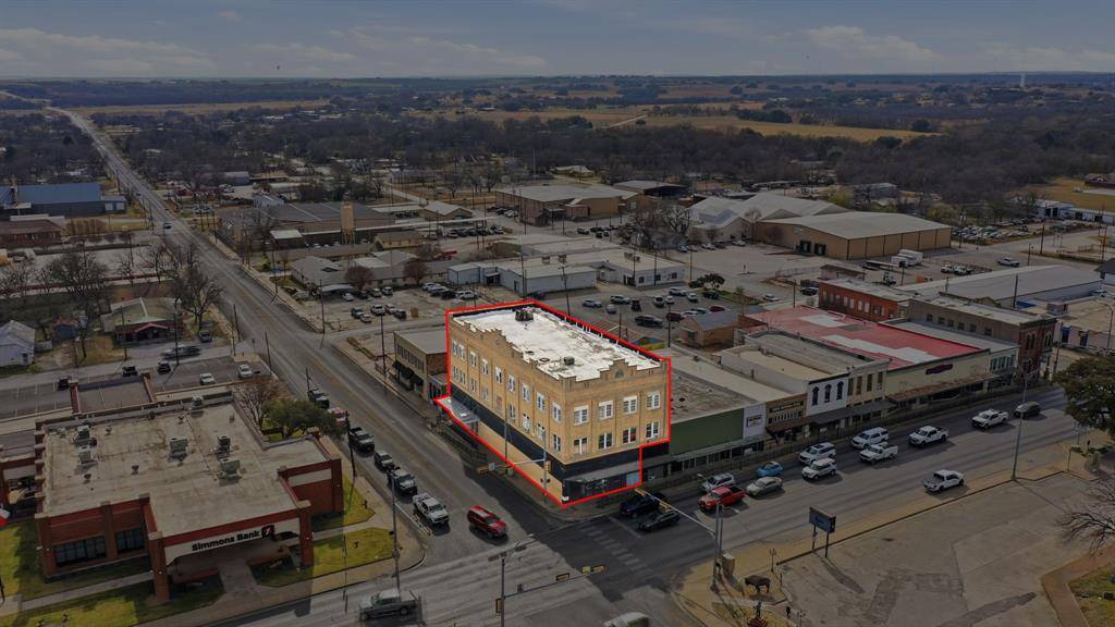100 W Central Avenue, Comanche, TX 76442