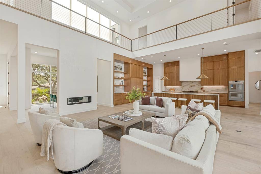 6633 Greenwich Lane, Dallas, TX 75230