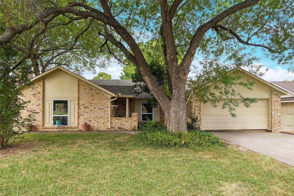 1016 Hazelwood Drive, Mansfield, TX 76063
