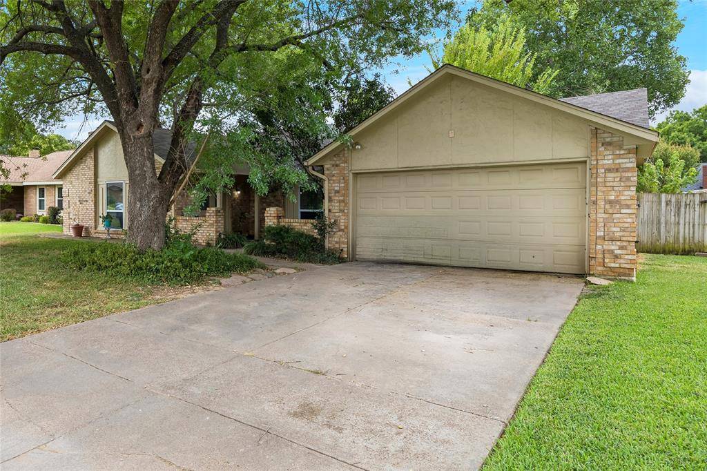 1016 Hazelwood Drive, Mansfield, TX 76063