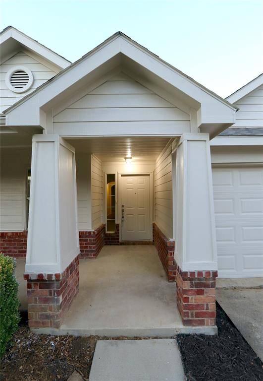 1000 Warbler Lane, Aubrey, TX 76227