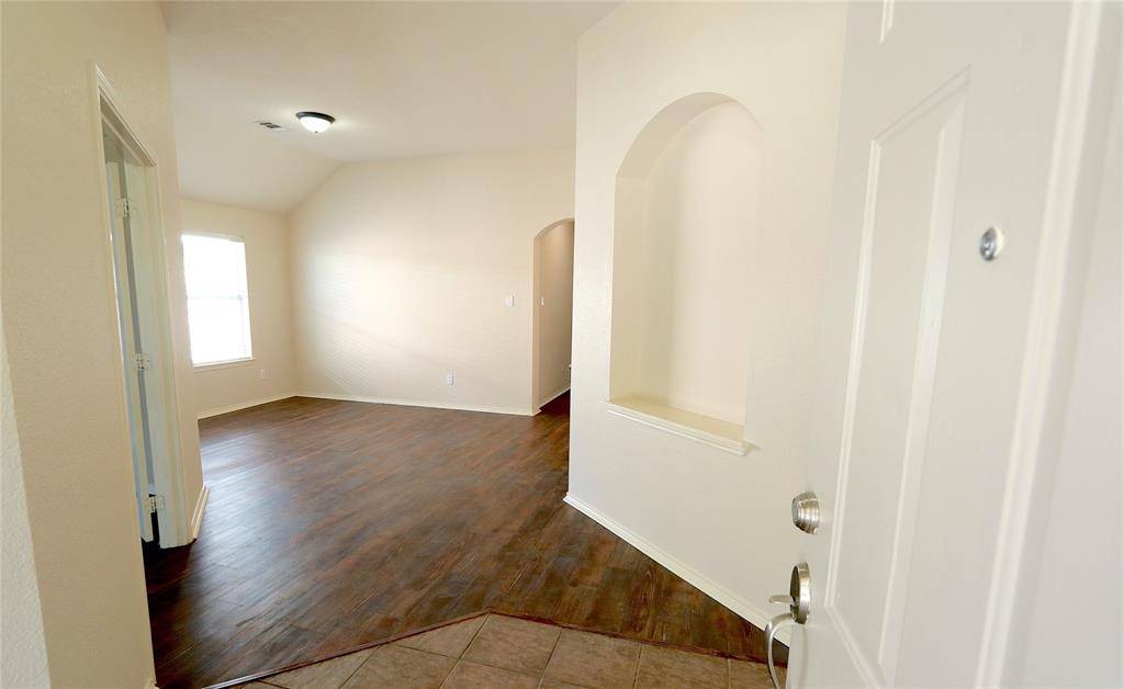 1000 Warbler Lane, Aubrey, TX 76227