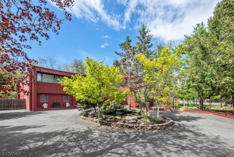 84 Bogerts Mill Rd, Harrington Park Boro, NJ 07640