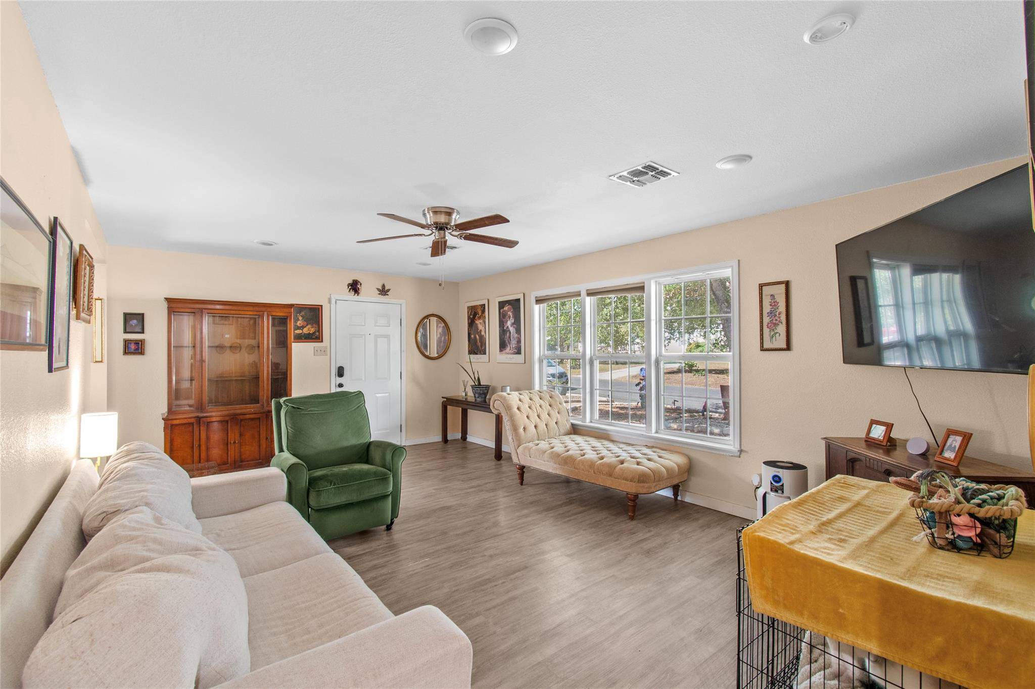 1004 Baumgarten ST, Schulenburg, TX 78956