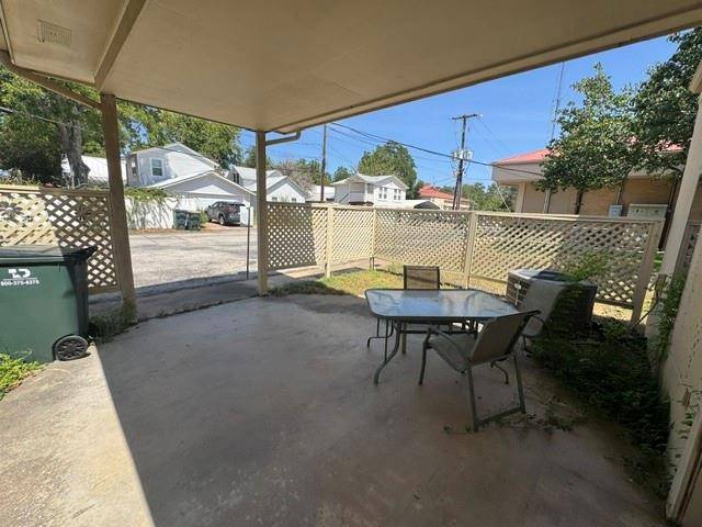 305 Main ST, Smithville, TX 78957