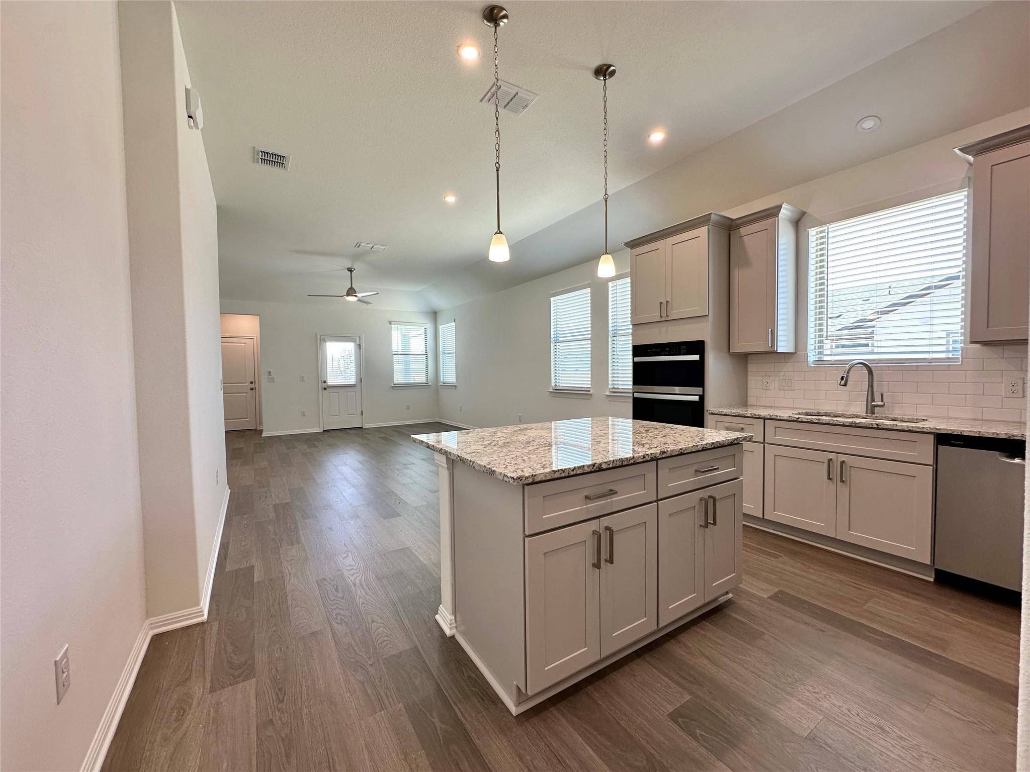 541 Porter Country PKWY, Buda, TX 78610