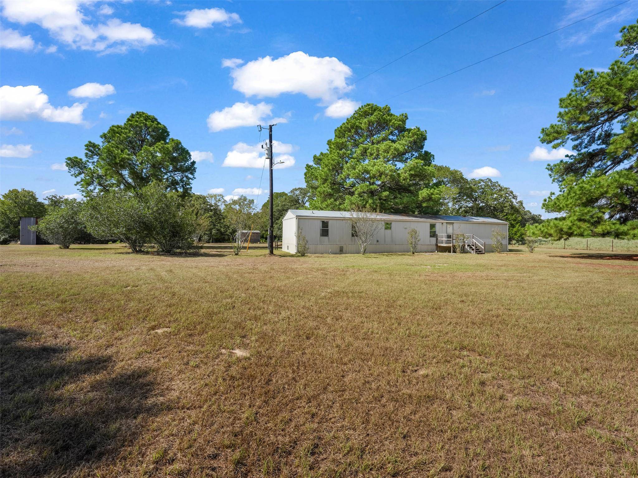 133 Pine Valley LOOP, Smithville, TX 78957