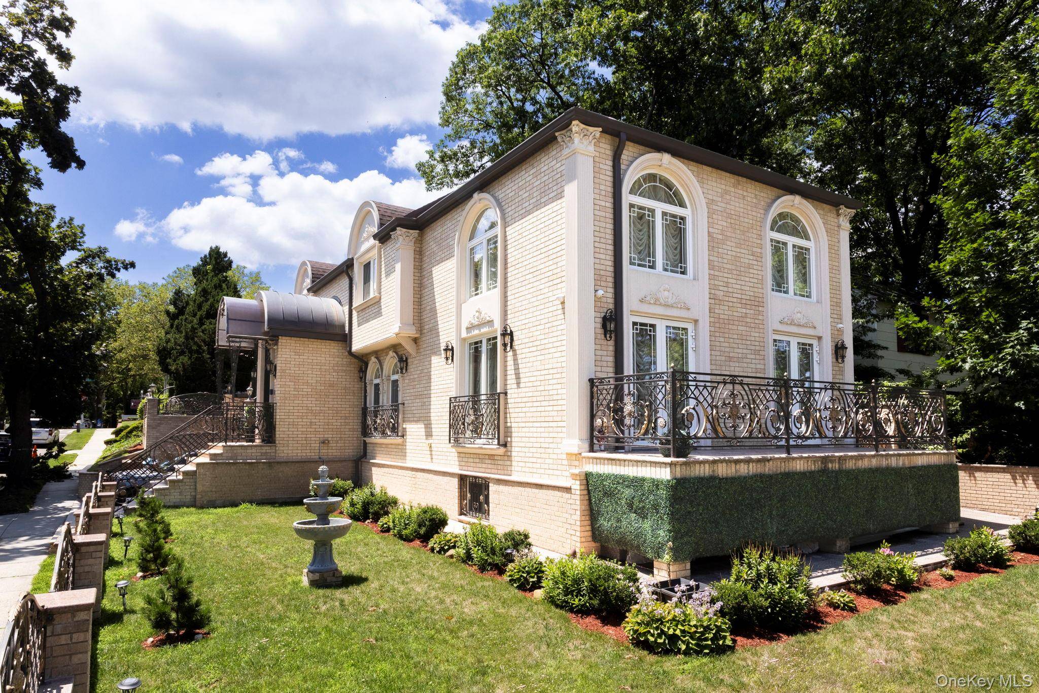 82-20 141st ST, Briarwood, NY 11435