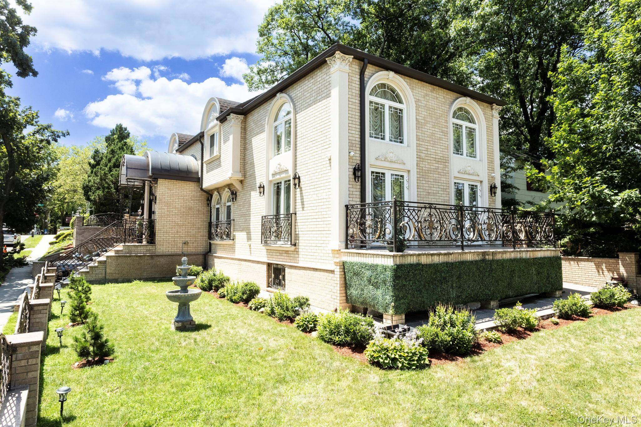 82-20 141st ST, Briarwood, NY 11435