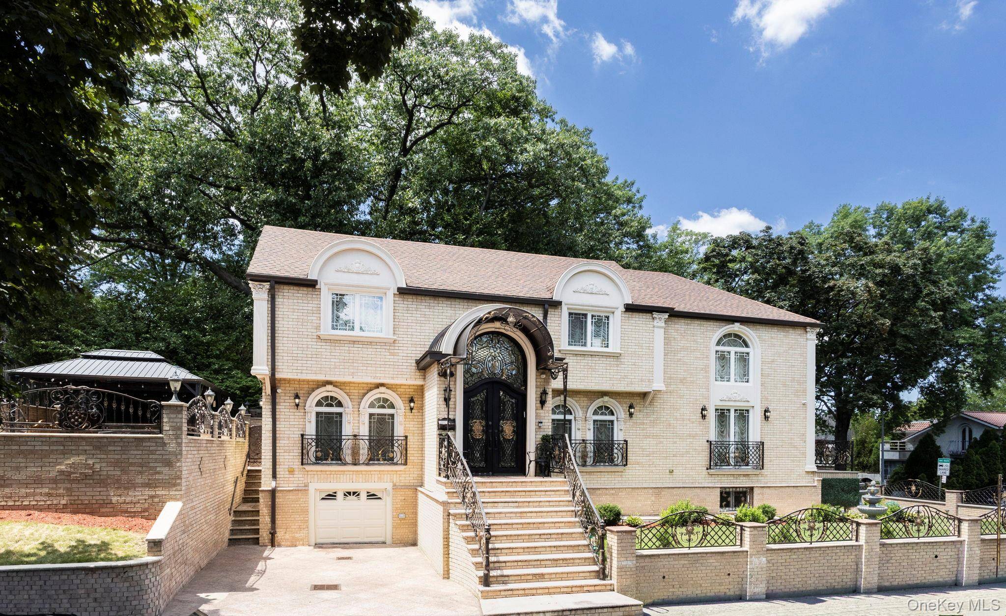 82-20 141st ST, Briarwood, NY 11435