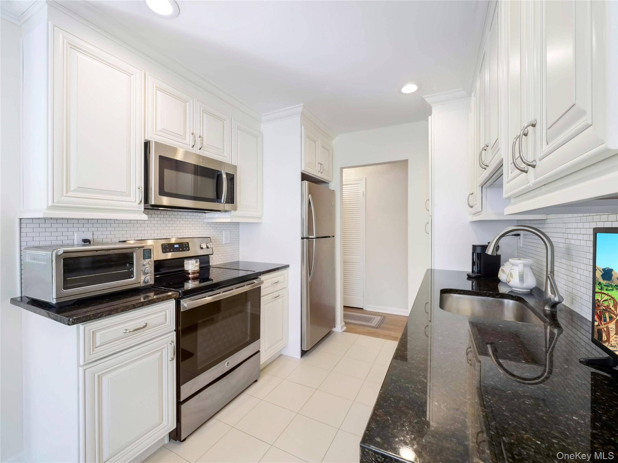 461 Sierra Vista LN, Valley Cottage, NY 10989