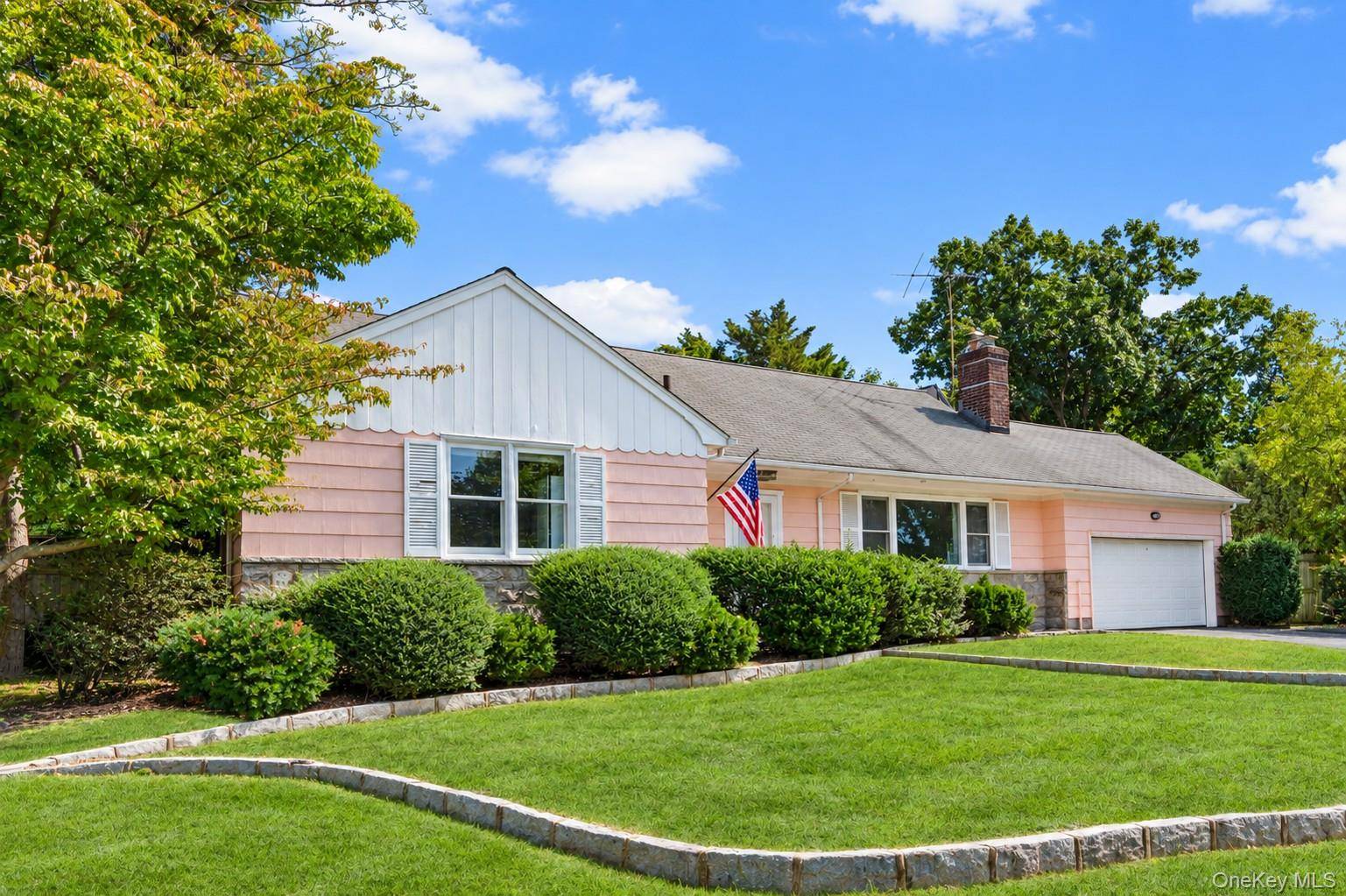 25 Manger CIR, Pelham, NY 10803