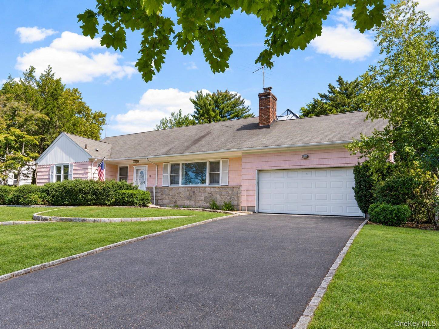25 Manger CIR, Pelham, NY 10803