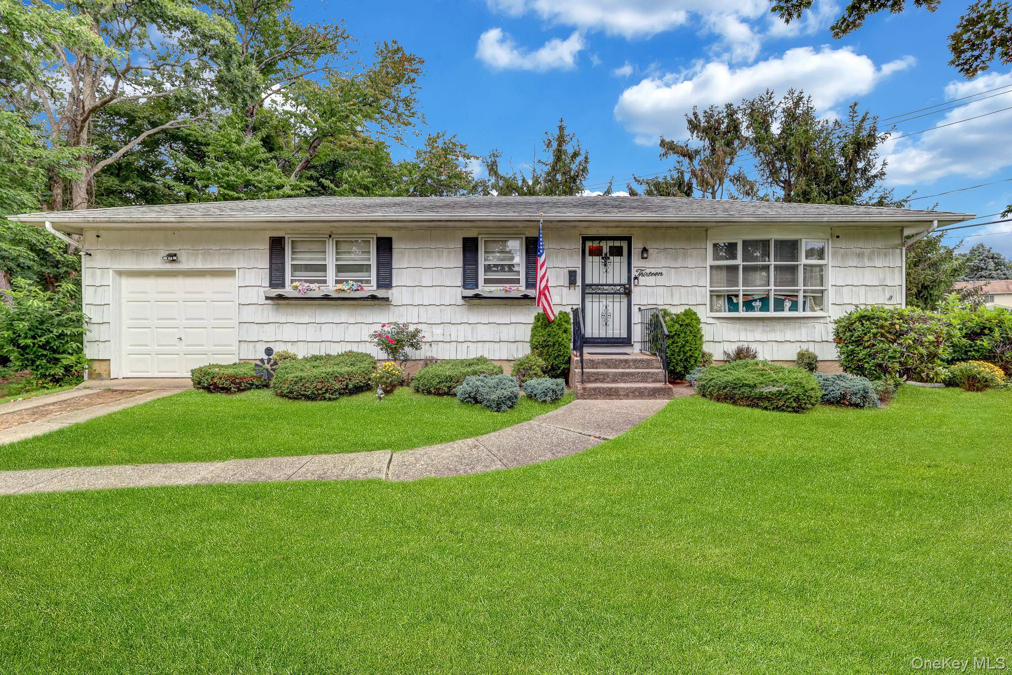 13 Haight ST, Deer Park, NY 11729