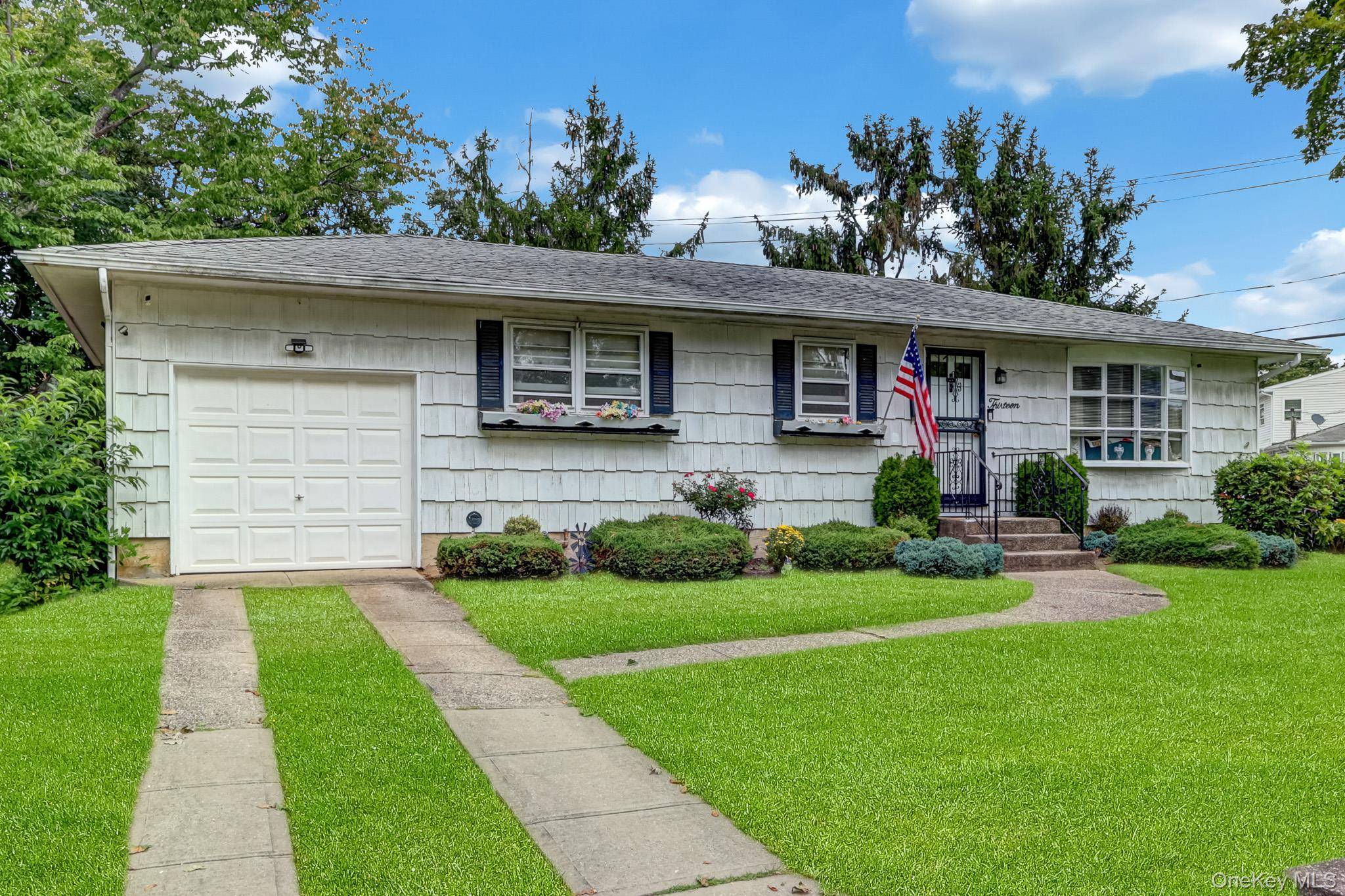 13 Haight ST, Deer Park, NY 11729