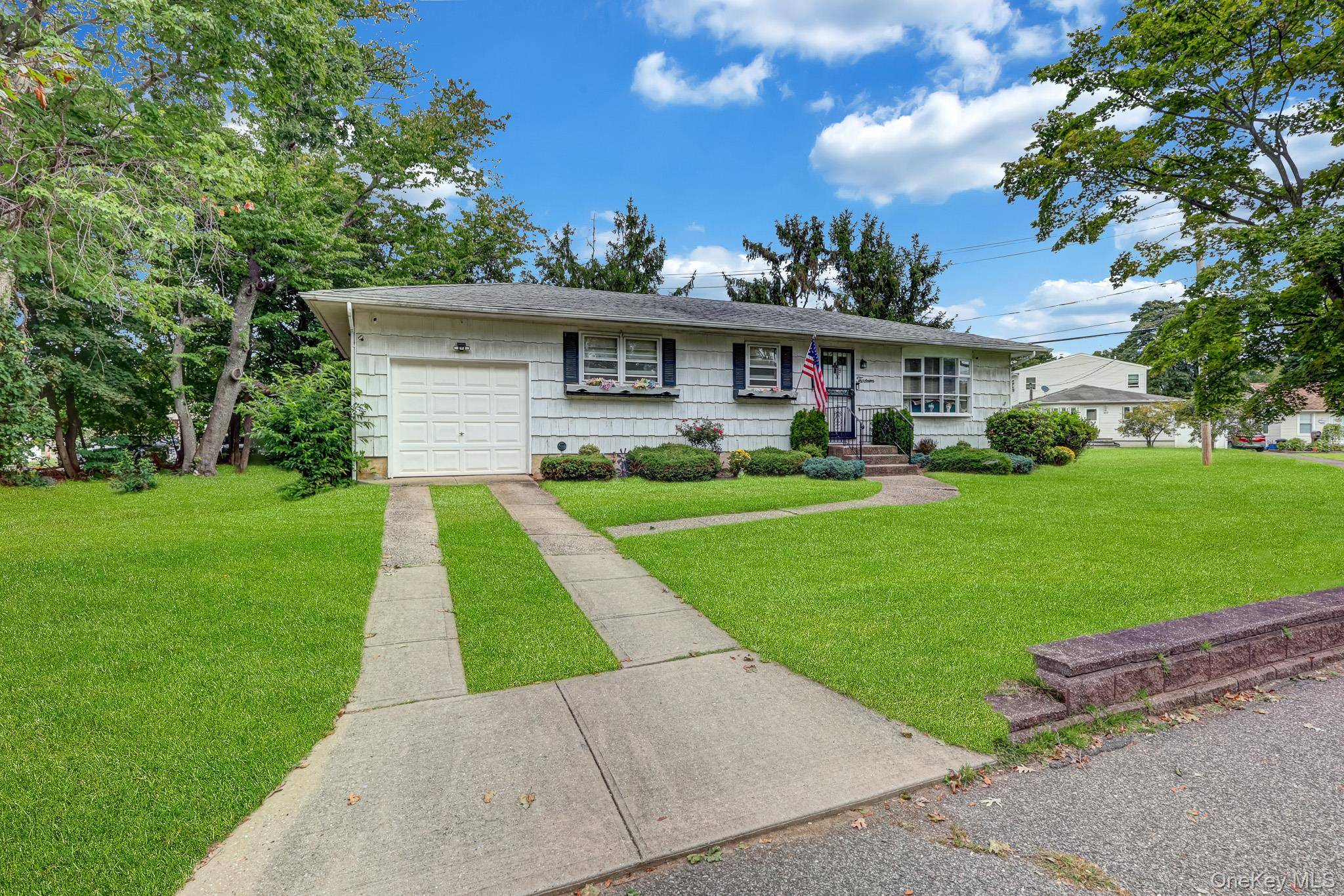 13 Haight ST, Deer Park, NY 11729