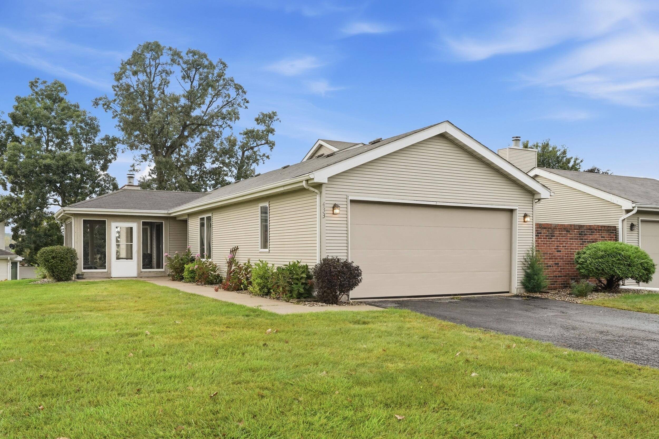 433 Deerpath W Drive, Schererville, IN 46375