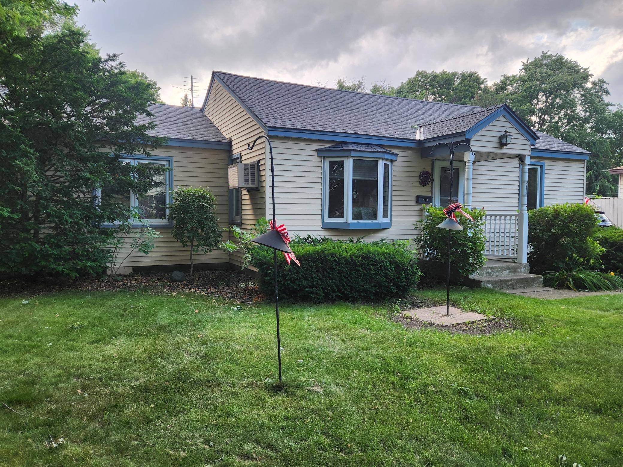 5817 Perry AVE N, Crystal, MN 55429