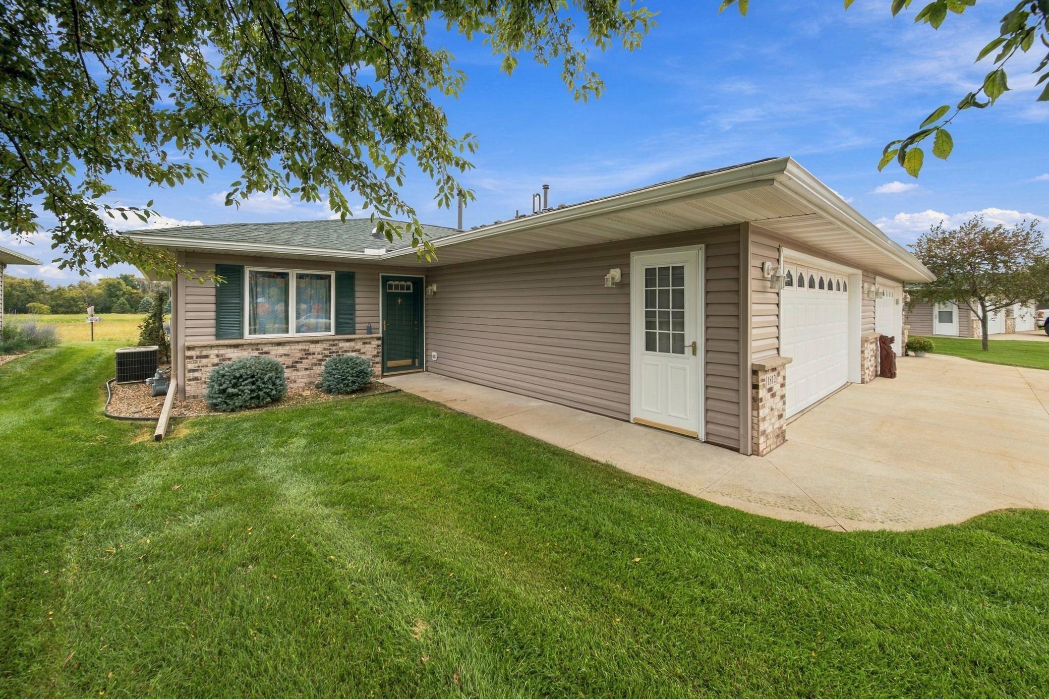 1812 Clubhouse DR NE, Stewartville, MN 55976