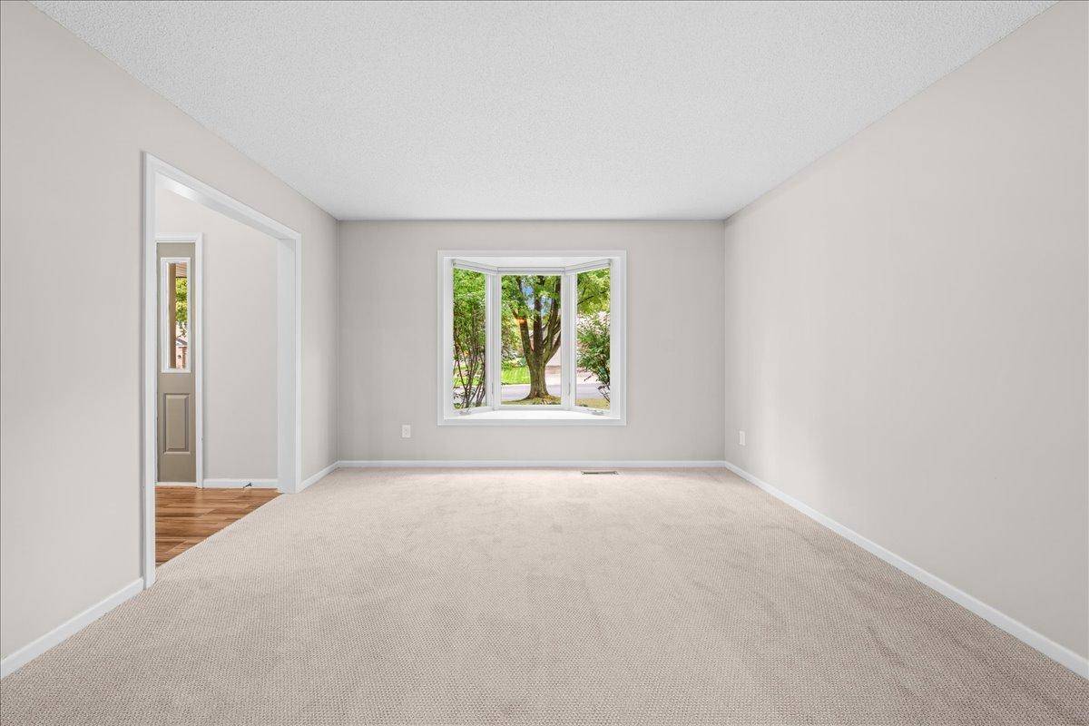 139 Ridge WAY, Mahtomedi, MN 55115