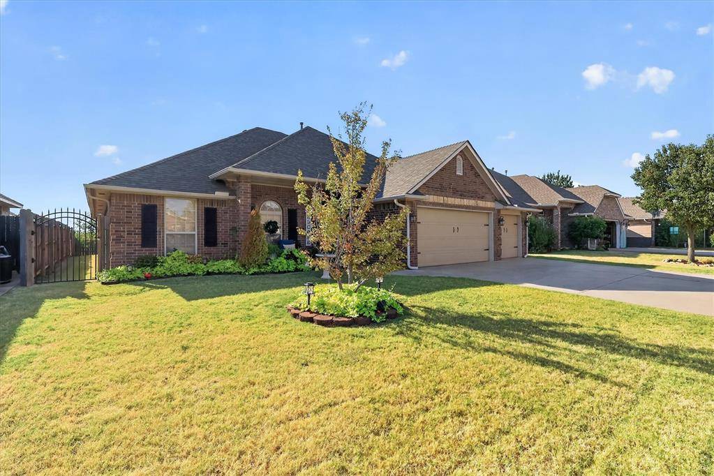 1809 Mead LN, Moore, OK 73170