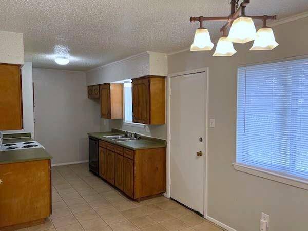 806 Phillips Drive, Ennis, TX 75119